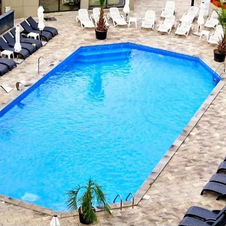 Luxury Alezzi Pool &