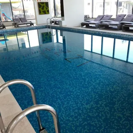 Luxury Alezzi Pool & *