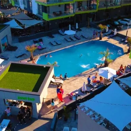 Luxury Alezzi Pool &