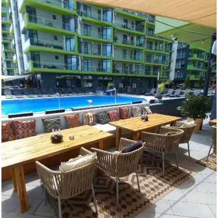 Luxury Alezzi Pool & Appartamento Năvodari